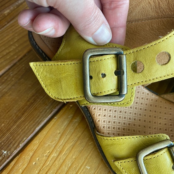 Leather boho Yellow Sandals - Picture 7 of 9